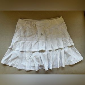 Lululemon White Ruffled Back Skirt Size 2 Tall